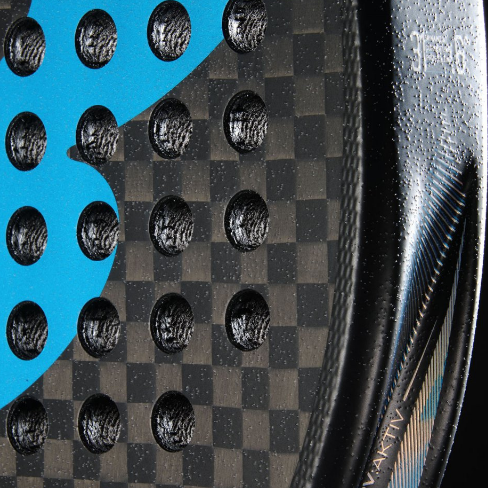 Bullpadel Vertex 05 HYB carbon surface detail padel racket