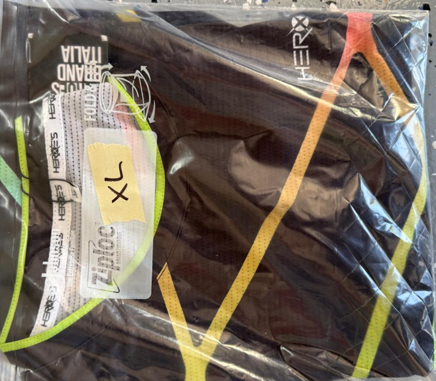 GIFT HEROES BLACK COLORS SHIRT