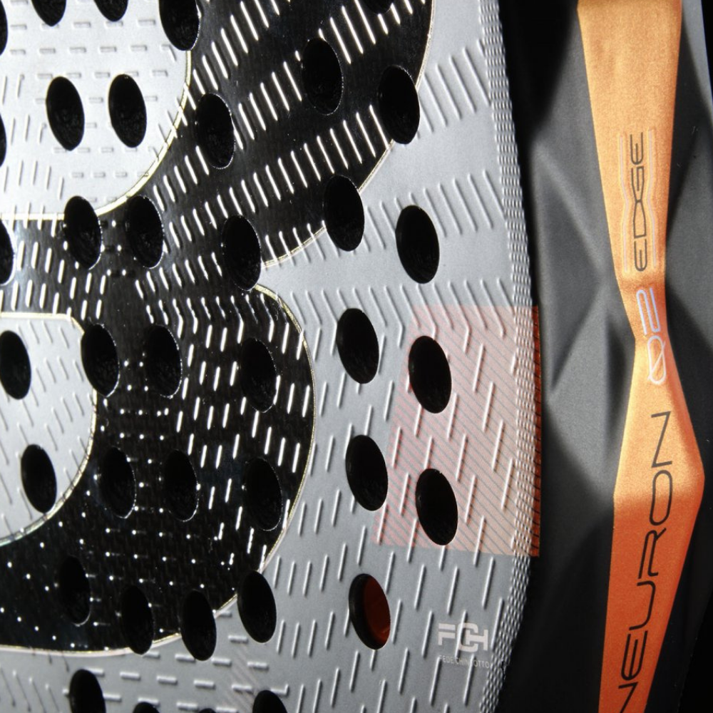 Bullpadel Neuron 02 Edge carbon surface detail padel racket